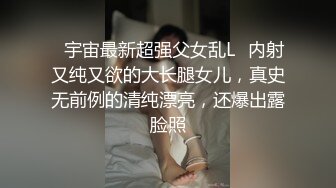 光頭老哥到鄰國找當地倆OO後嫩妹,KTV裏邊唱邊脫下衣服玩妹子,妹子質量好還不貴