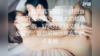 新来的清纯小妹露脸在被窝里跟狼友发骚直播赚生活费，听狼友指挥揉奶玩逼，自慰呻吟年轻粉嫩